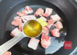 Illustration of how to cook pork ribs with quail eggs 3
