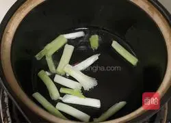 Illustration of tomato, shrimp and mushroom soup 2