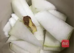 Illustration of how to make Scallop, Winter Melon and Pork Ribs Soup 2