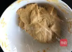 Illustration of how to make pumpkin milk-flavored steamed buns 2