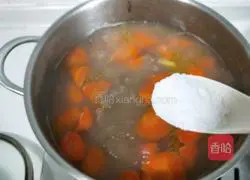 Illustration of how to make octopus powder, arrowroot, carrot and pork bone soup 7