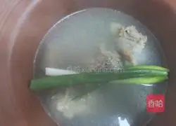 Winter Melon and Pork Bone Soup Recipe Illustration 7