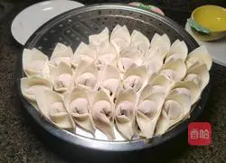 Illustration of how to make homemade red oil hand-made 2