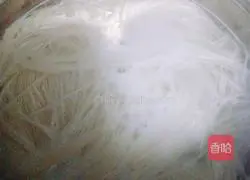 Illustration of how to make noodles with scallion oil 6