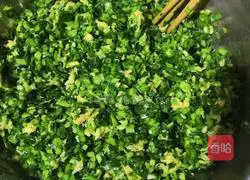 Illustration of how to make steamed dumplings with chives and eggs 4