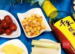 Sichuan —Illustration of how to make ginkgo stewed chicken 1