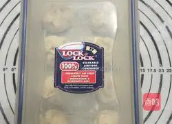 Illustration of how to make fried steamed buns 12