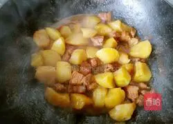 Illustration of how to make pork belly stewed with potatoes 12
