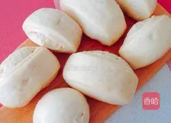 Illustration of how to cut steamed buns with milk knife 11