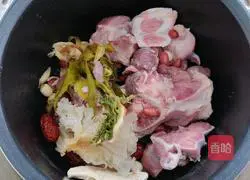 Recipe for Qingbuliang Pork Bone Soup 3