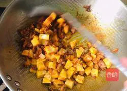 Illustration of how to make mutton noodles 4