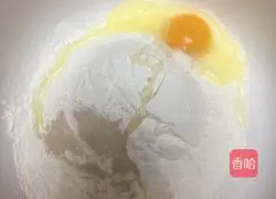 Illustration of how to make crispy milk fried dough sticks 1