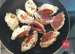 Illustration of how to make fried buns 16