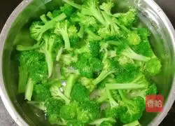 Illustration of how to make fried cheese noodles with ham and eggs 3