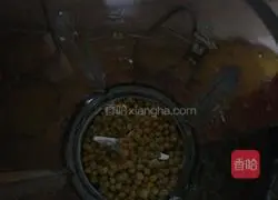 Illustration of how to make soy milk 3