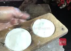 Illustration of how to make Yin'er cake 5