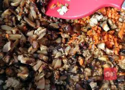 Illustration of how to make wonton skin and shaomai pancakes 10