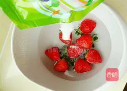 Strawberry Milkshake#Dessert Recipe Illustration 2