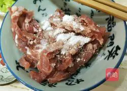Illustration of how to make fried beef with bitter melon 2