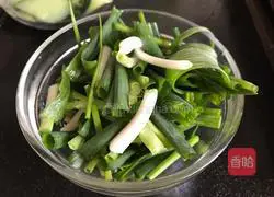 Illustration of how to stir-fry pork liver with green onions 4