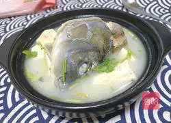 Illustration of how to make fish head and tofu soup 7