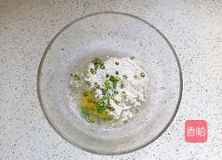 Illustration of how to make green onion egg pancakes 3