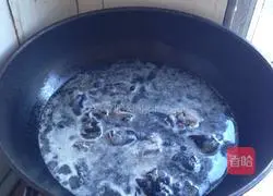 Coconut stewed black chicken soup recipe 3