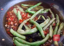 Illustration of how to make braised beans and noodles 4