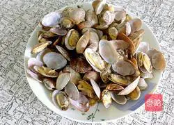 Illustration of how to make loofah clam soup 4