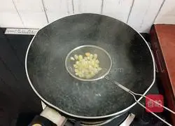 Illustration of how to make dumpling crust pizza 5