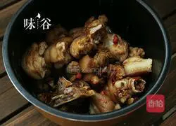 Illustration of how to cook pig's trotters with fermented bean curd 6