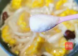 Illustration of how to make ginger, date and corn mushroom soup 7