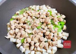Illustration of how to make stir-fried diced chicken with king oyster mushrooms 9