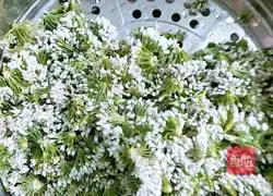 Illustration of home-made pickled chive flowers 1