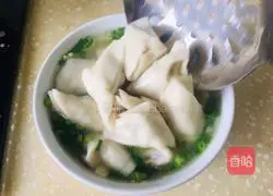 Illustration of how to make chicken soup wontons 8