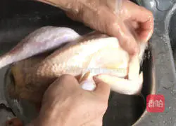 Illustration of how to make special salt-baked chicken 1