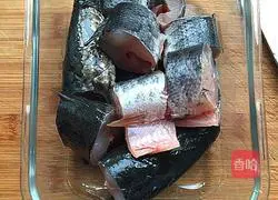 Illustration of how to make black fish soup 4