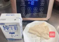 Illustration of how to make Xinjiang specialty milk tea (with milk skin attached) 3