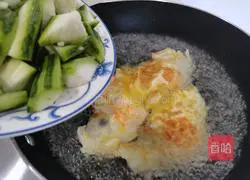 Illustration of how to make Poached Egg, Scallops and Luffa Soup 6