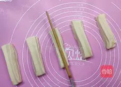 Illustration of how to make crispy fried dough sticks 13
