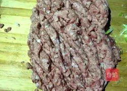 Illustration of how to make pork and cabbage buns 3