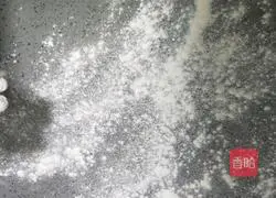 Illustration of how to cut small steamed buns with milk-flavored knife 6