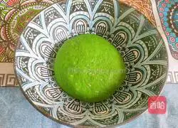 Illustration of how to make spinach steamed buns 11