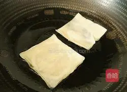 The first illustration of how to fry the milk-flavored hand wrap 10
