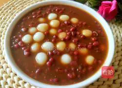 Illustration of how to make brown sugar, red bean and glutinous rice balls 1