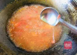 Illustration of how to make sea vegetable, tomato sauce and egg soup 5