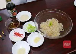 Illustration of how to make spicy jellyfish with lotus flavor and mustard 5