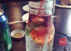 Illustration of how to make homemade cold drinks 6