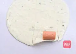 Illustration of how to make crispy sausage rolls 4