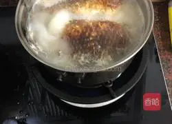 Illustration of how to make crucian carp soup 6